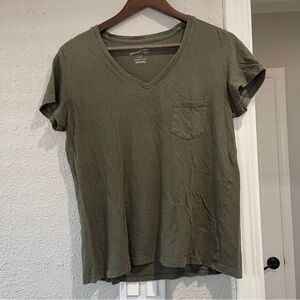 Universal thread Olive Green v neck T-Shirt M